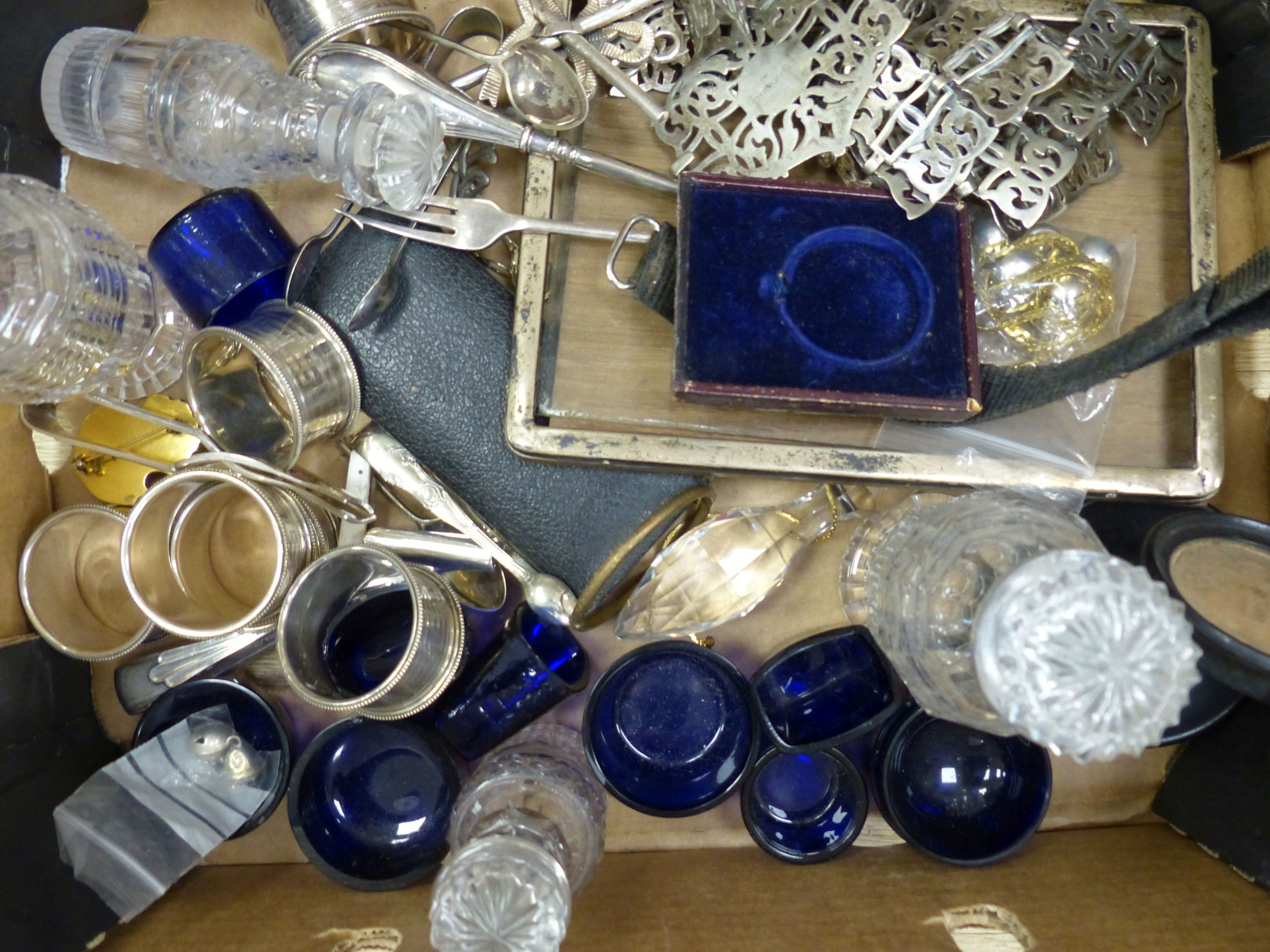 A quantity of miscellaneous plated ware, minor costume jewellery, blue glass condiment liners, glass cruet bottles etc.